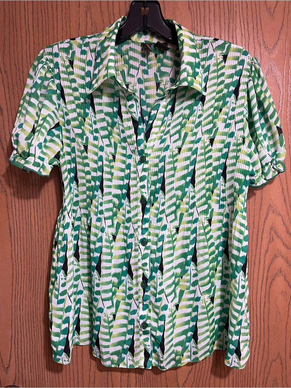 EUC Green Button-Up Top with Leaf Print and Short Elastic Sleeves